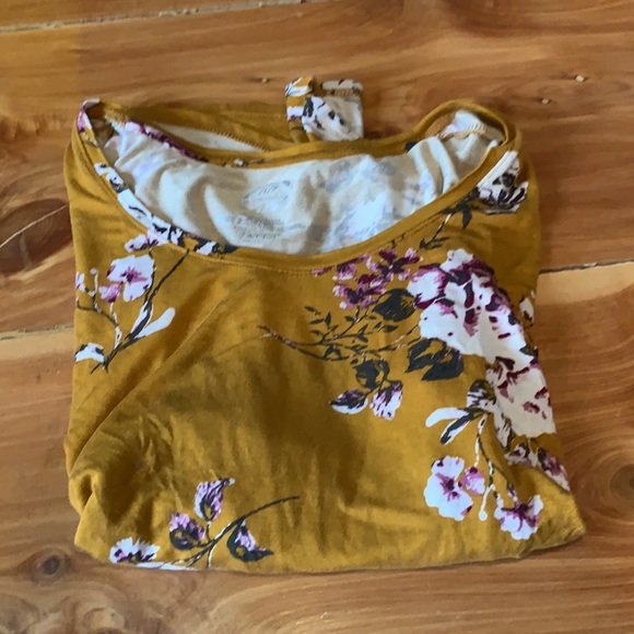 Maurices size large mustard tee with floral design. - Picture 4 of 4